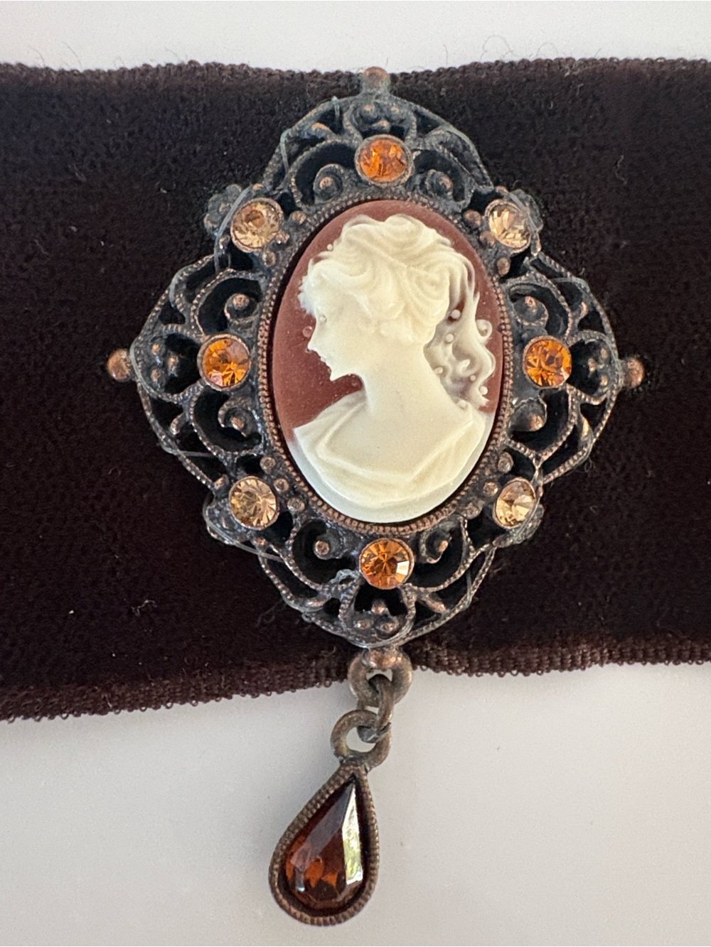 Vintage-Inspired Brown Velvet Cameo Choker Necklace - BOGO Deal - Picture 2 of 9